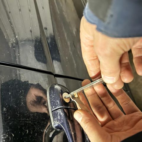 Открытие замка автомобиля